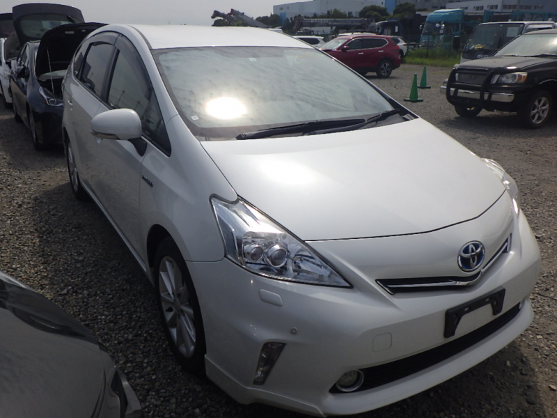 Toyota PRIUS ALPHA 2014