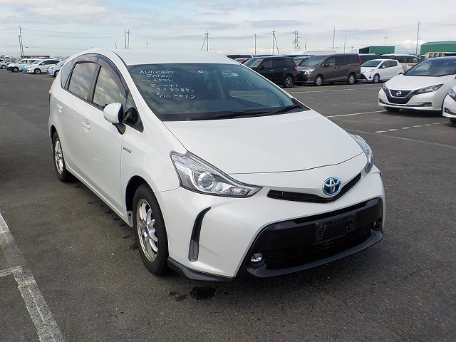 Toyota PRIUS ALPHA 2015