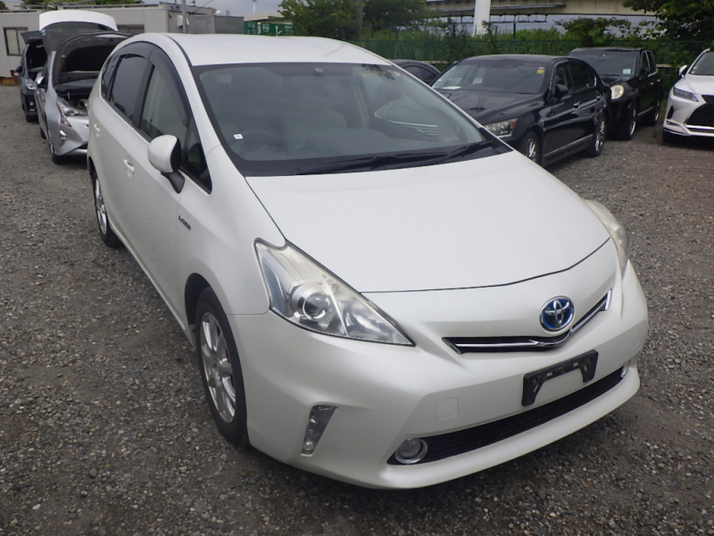 Toyota PRIUS ALPHA 2013