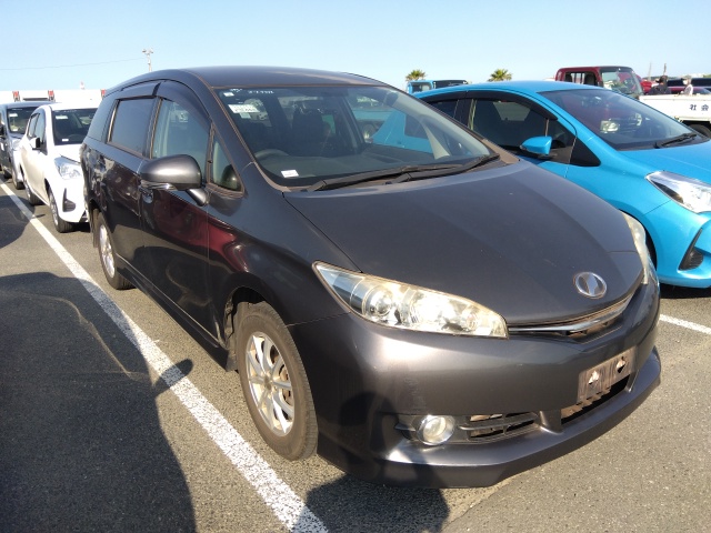 Toyota Wish 2013