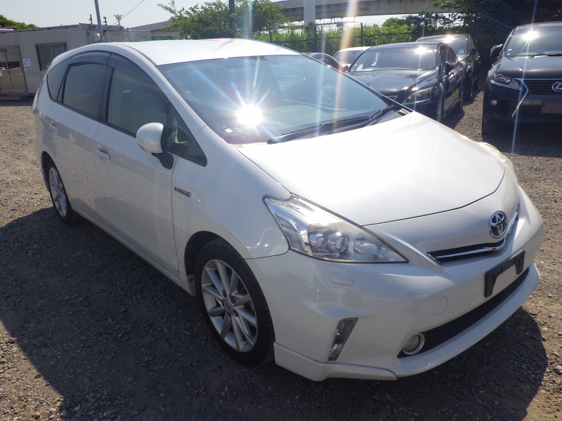 Toyota PRIUS ALPHA 2012