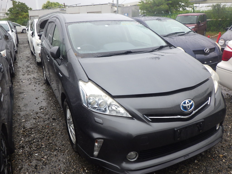 Toyota PRIUS ALPHA 2012