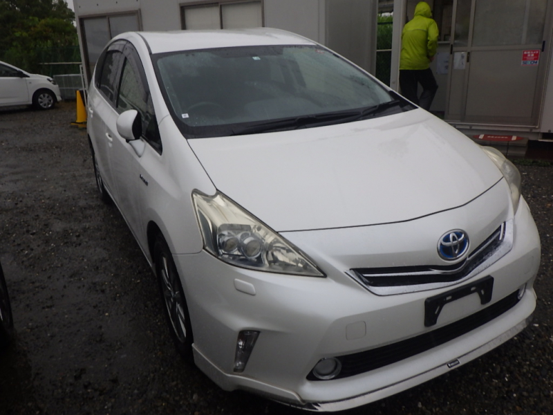 Toyota PRIUS ALPHA 2012