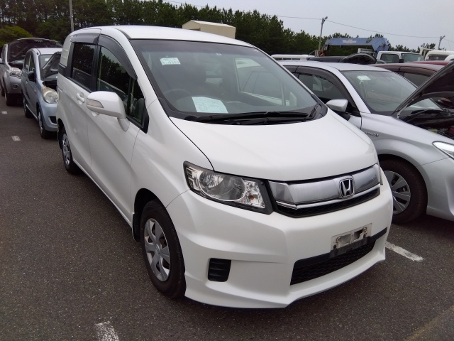 Honda Freed Spike 2015