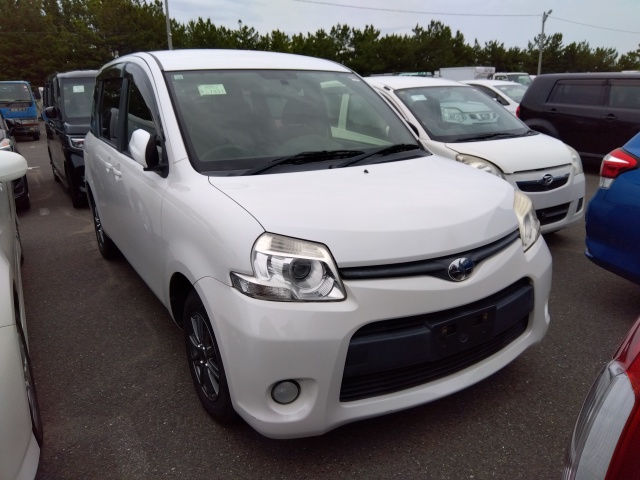 Toyota Sienta 2014