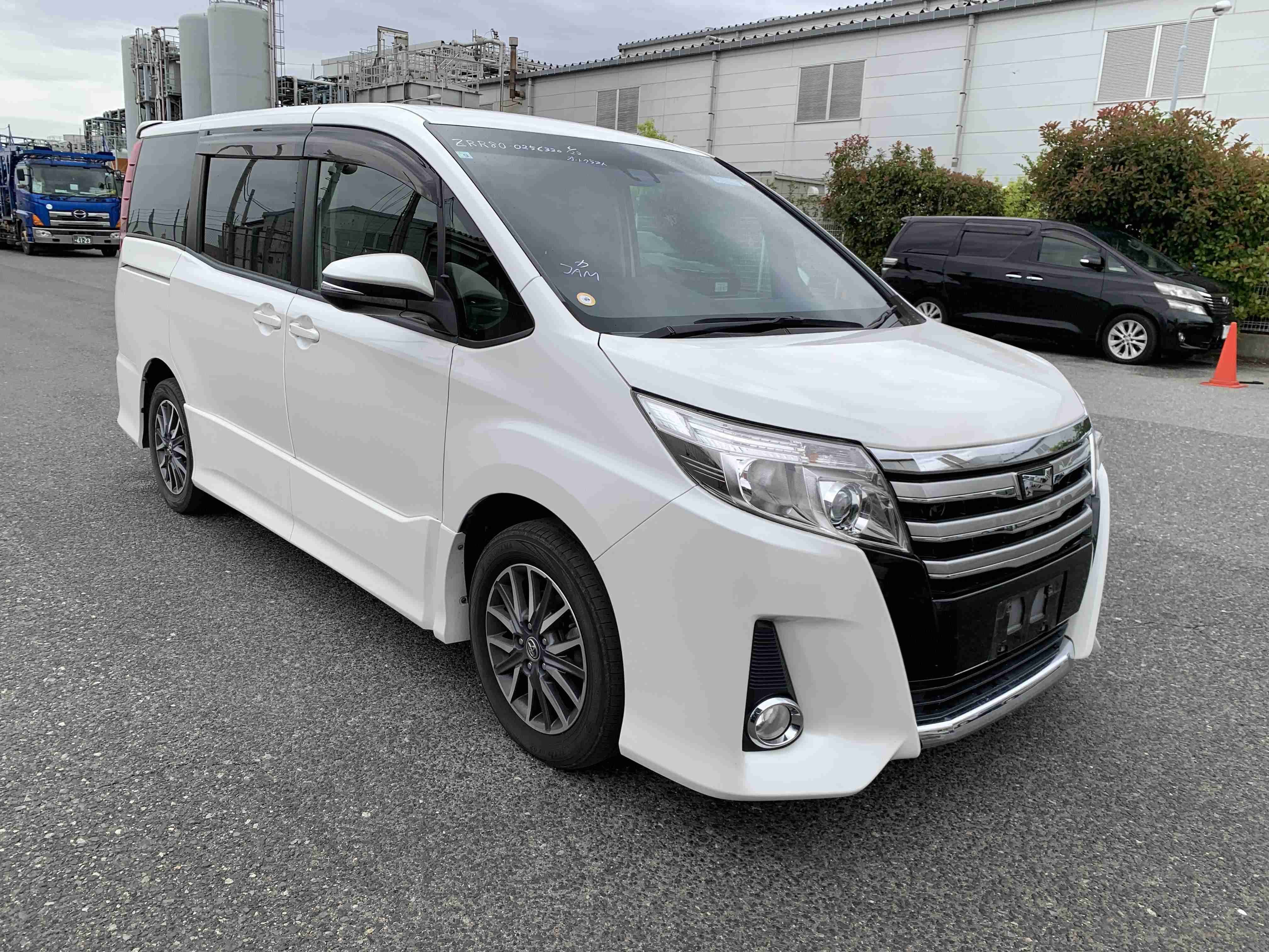 Toyota Noah 2016