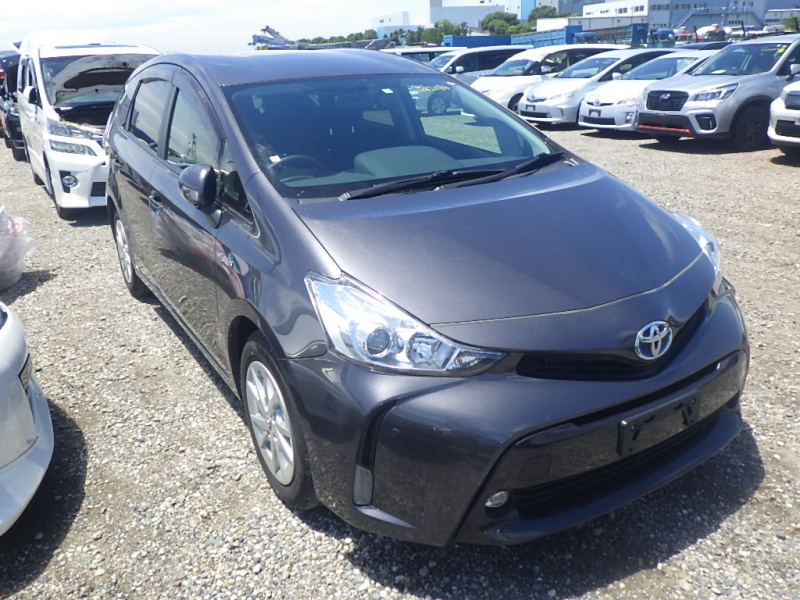 Toyota PRIUS ALPHA 2015