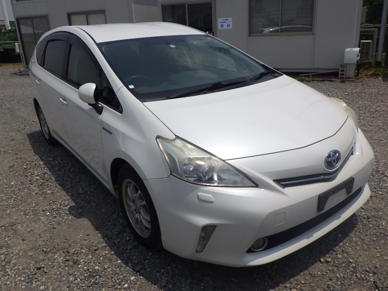 Toyota PRIUS ALPHA 2013