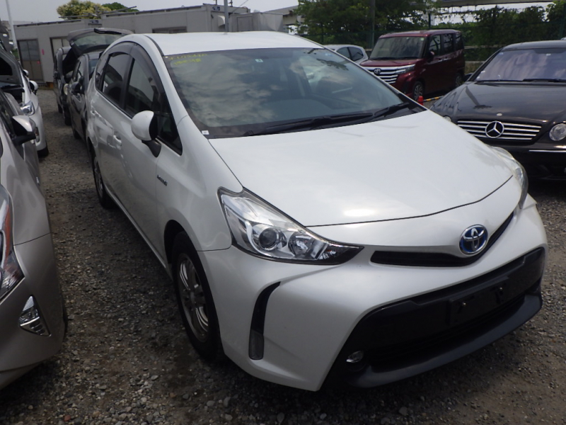 Toyota PRIUS ALPHA 2015