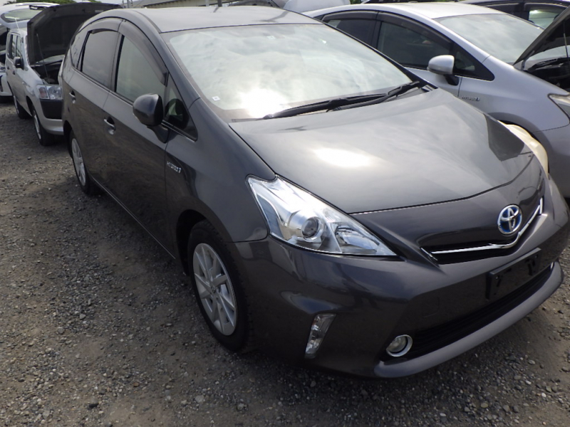 Toyota PRIUS ALPHA 2013