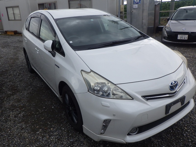 Toyota PRIUS ALPHA 2011