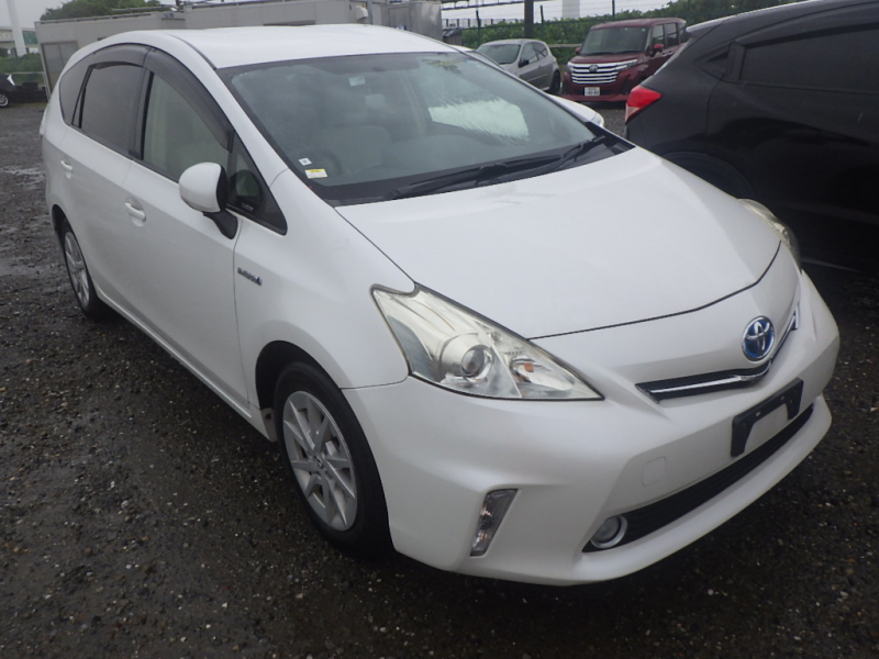 Toyota PRIUS ALPHA 2013