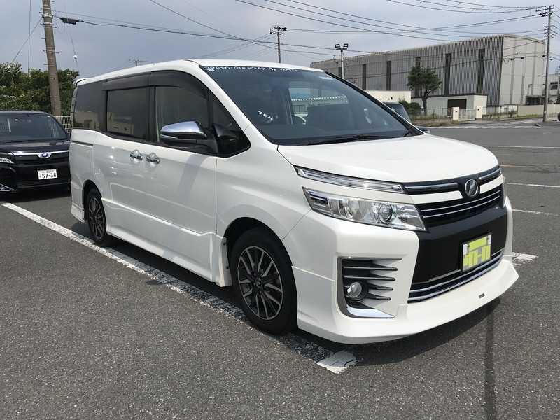 Toyota Voxy 2016