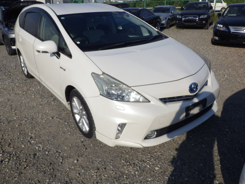 Toyota PRIUS ALPHA 2012