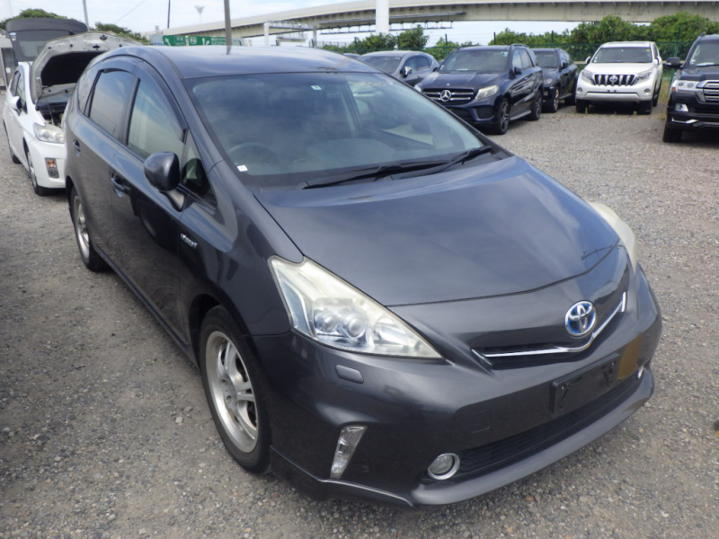 Toyota PRIUS ALPHA 2013