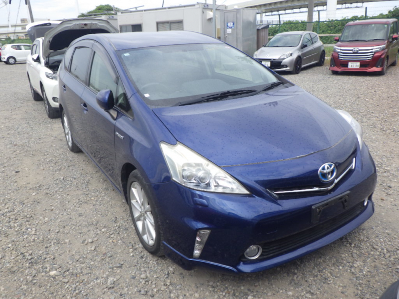 Toyota PRIUS ALPHA 2012