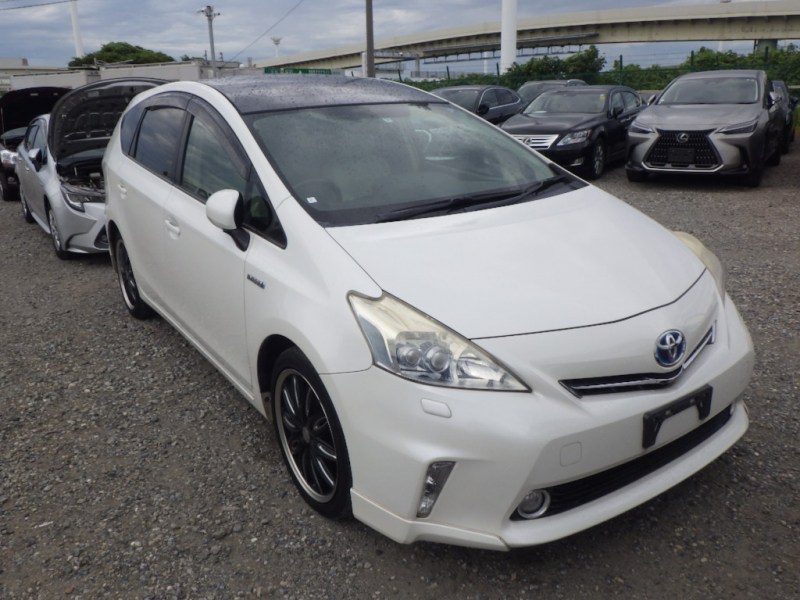 Toyota PRIUS ALPHA 2011