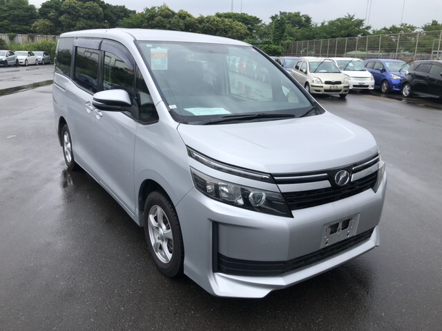 Toyota Voxy 2014