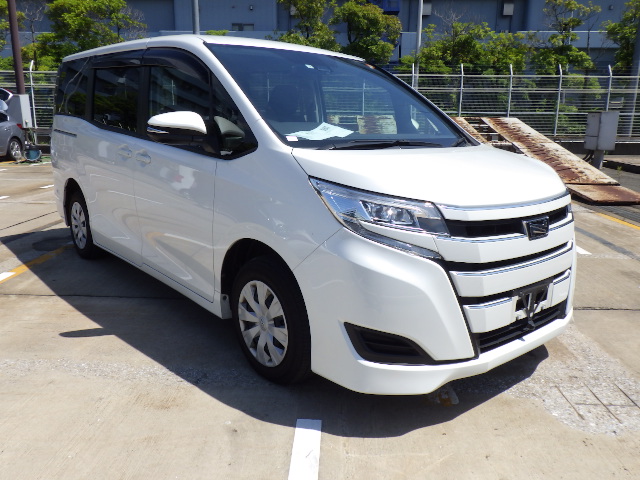 Toyota Noah 2021