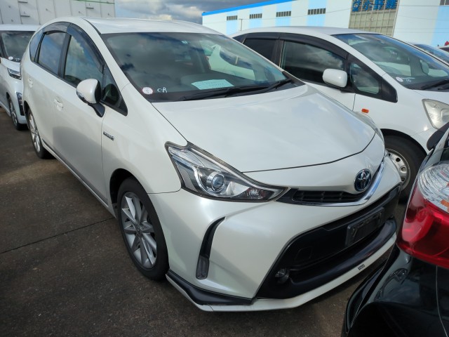 Toyota PRIUS ALPHA 2015