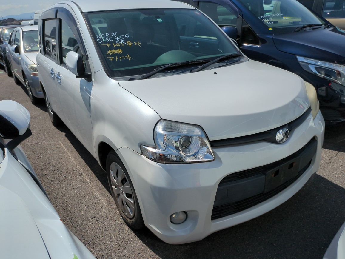 Toyota Sienta 2012