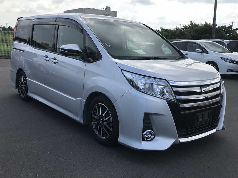 Toyota Noah 2015