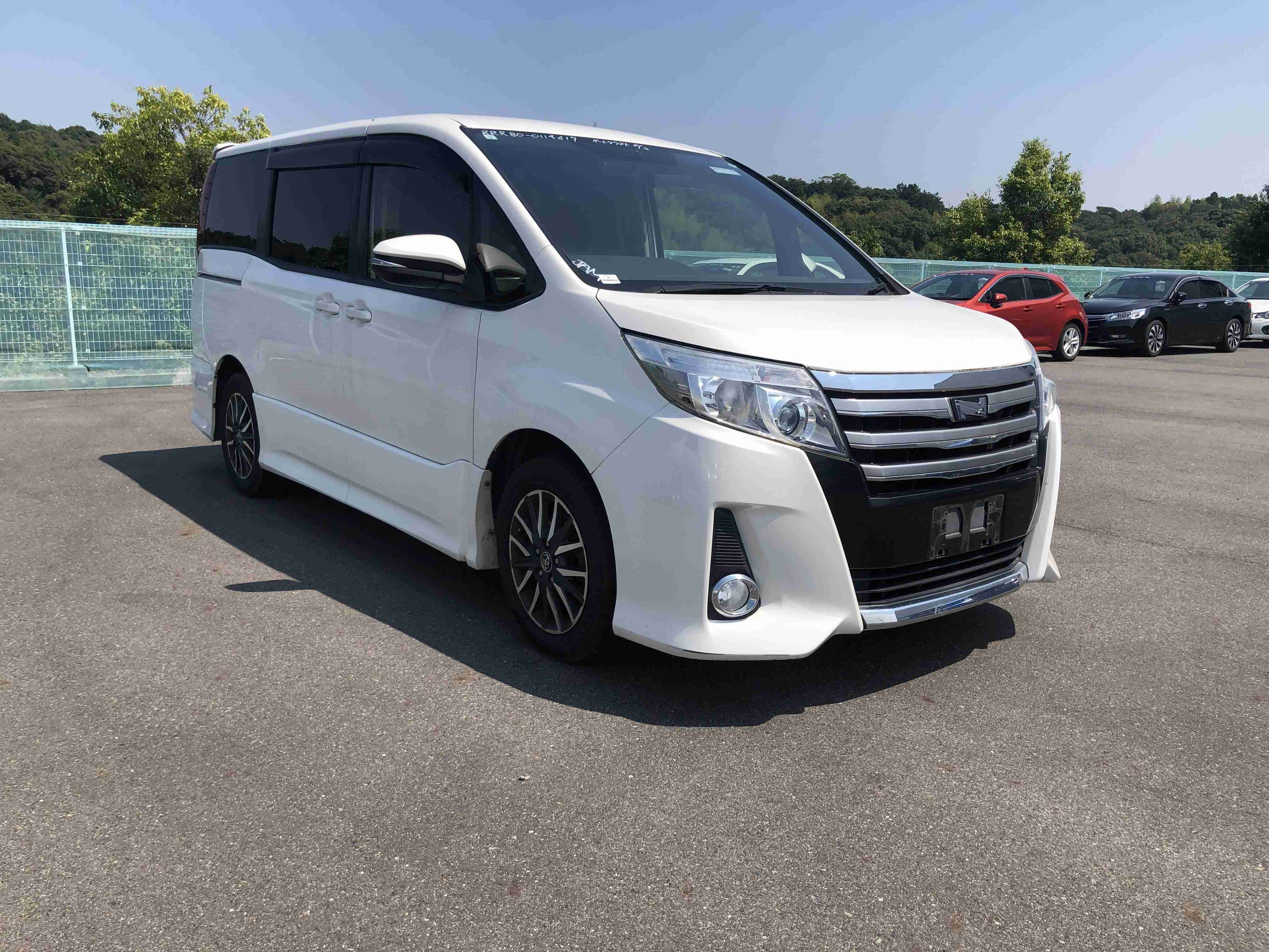 Toyota Noah 2015