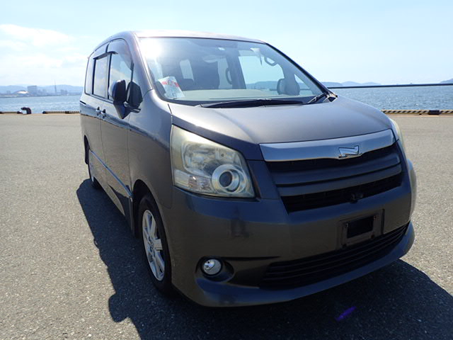 Toyota Noah 2007