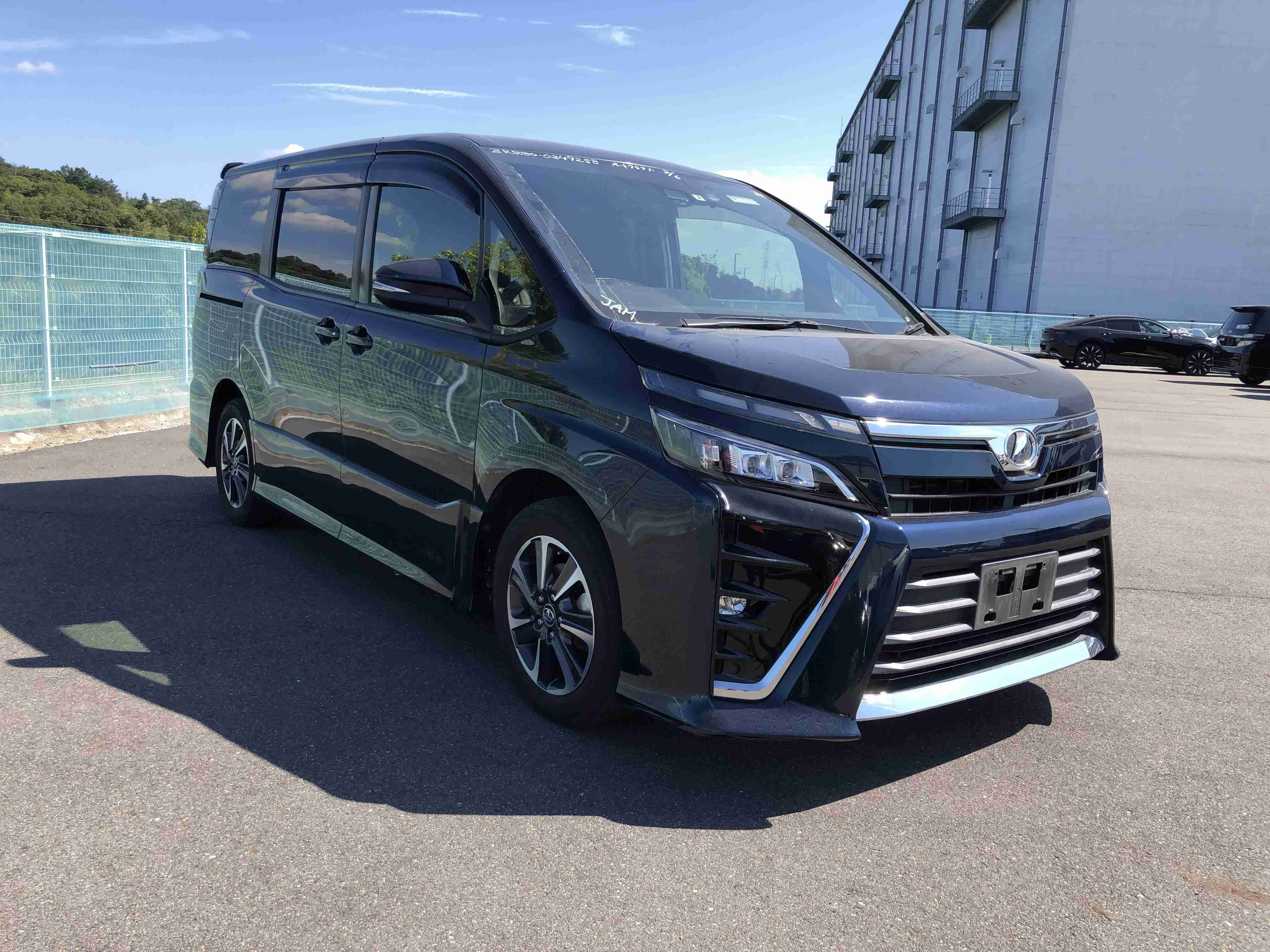 Toyota Voxy 2017