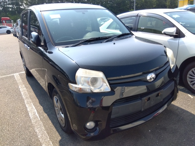 Toyota Sienta 2012