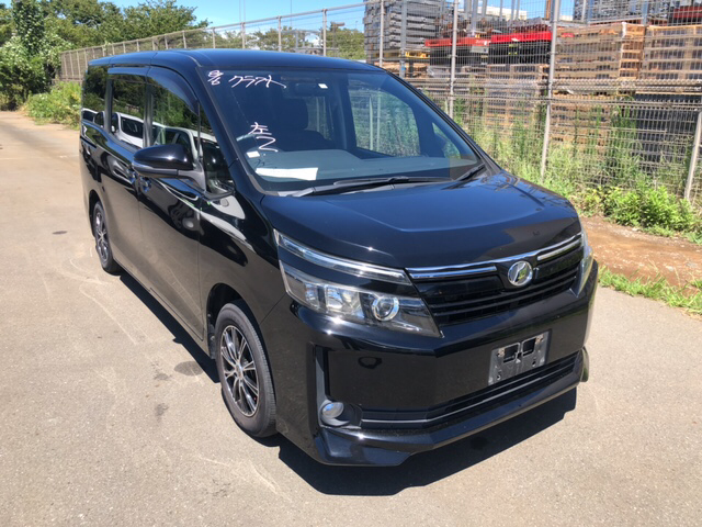 Toyota Voxy 2014