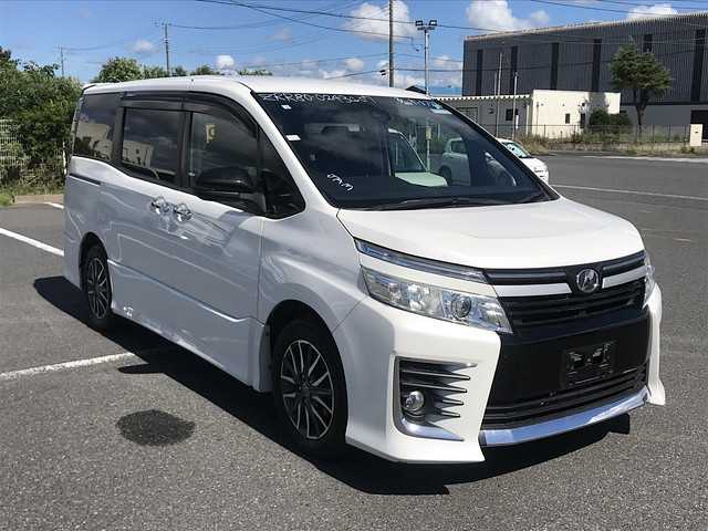 Toyota Voxy 2016