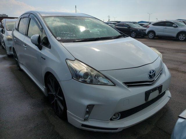 Toyota PRIUS ALPHA 2014