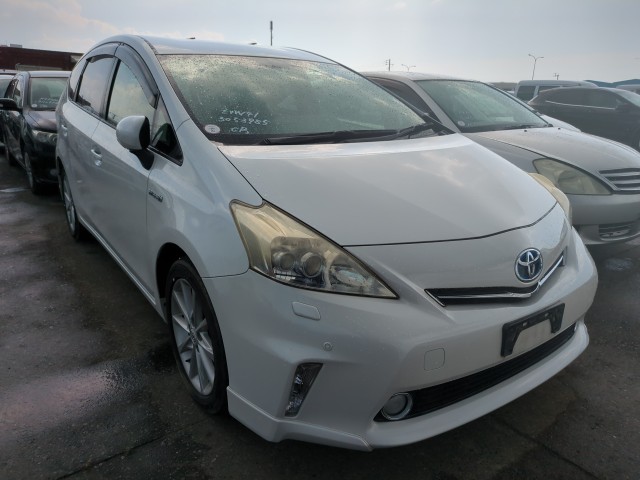 Toyota PRIUS ALPHA 2011