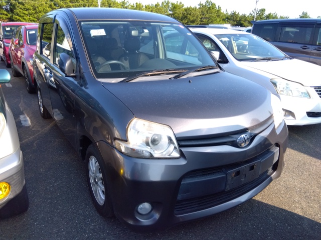 Toyota Sienta 2012