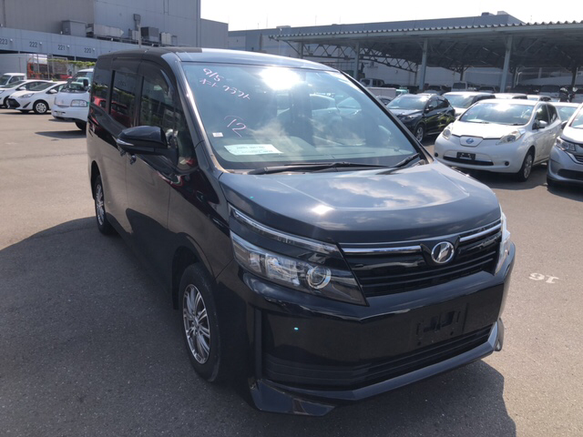 Toyota Voxy 2014