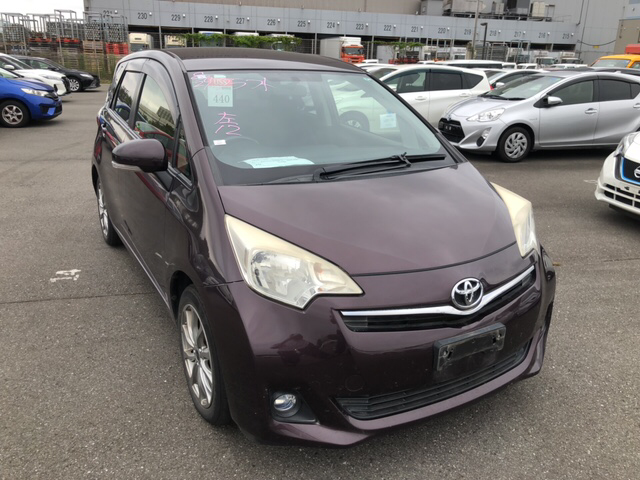 Toyota Ractis 2013