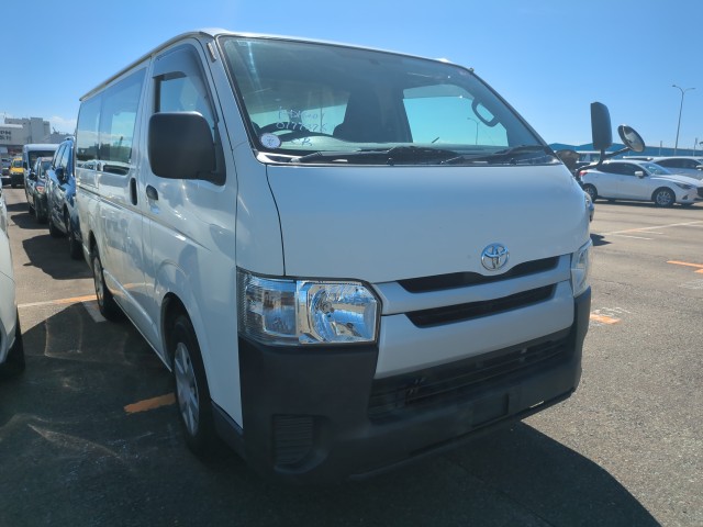 Toyota Regius Van 2015