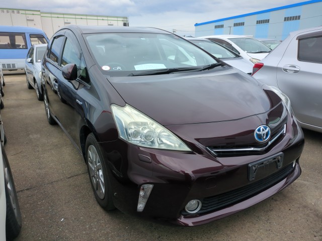 Toyota PRIUS ALPHA 2013