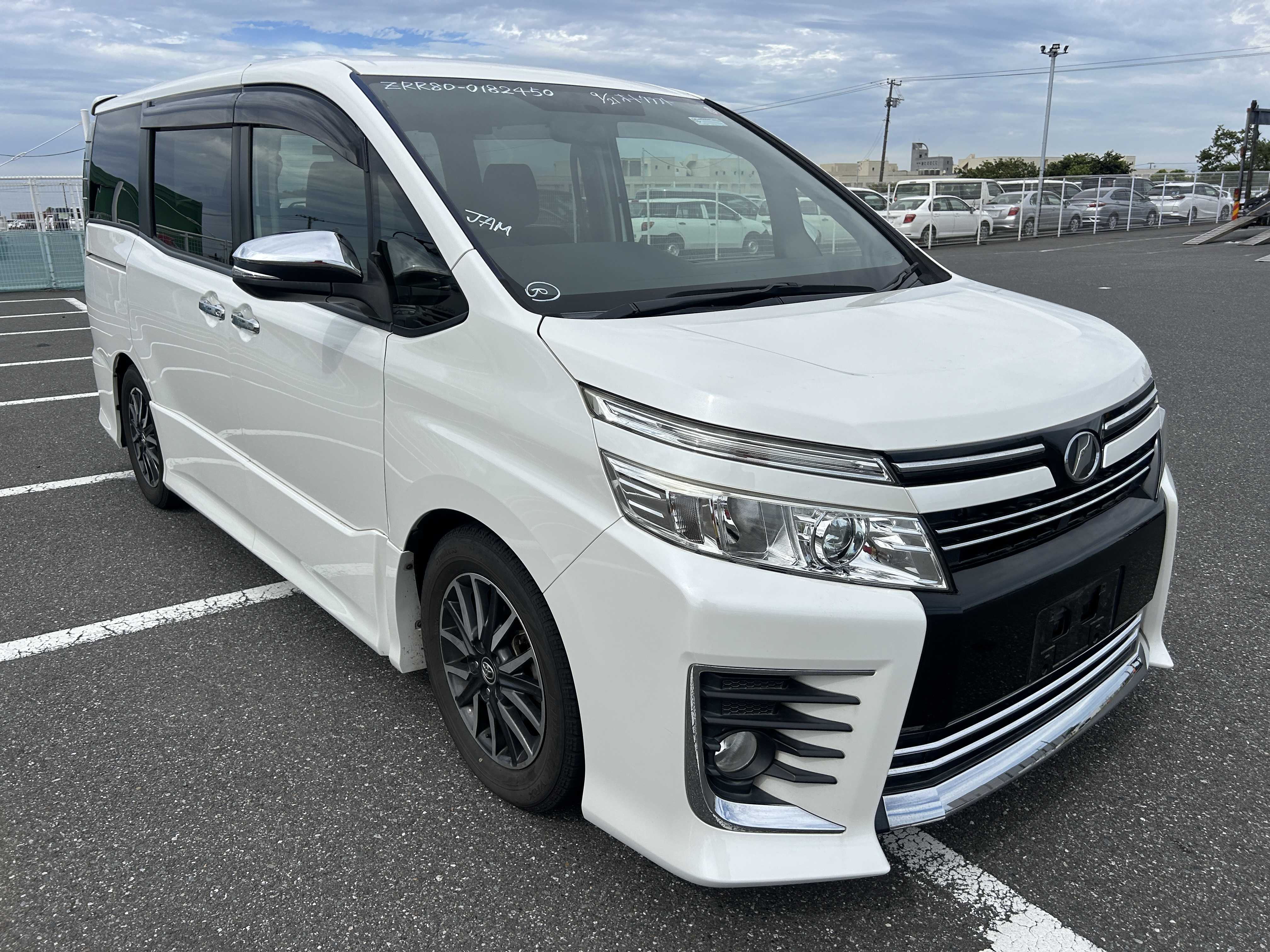 Toyota Voxy 2015