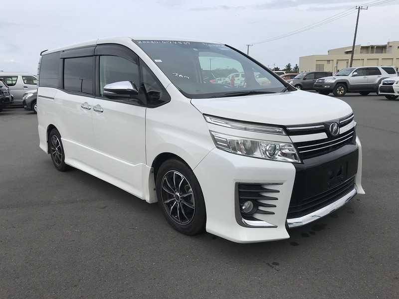 Toyota Voxy 2015