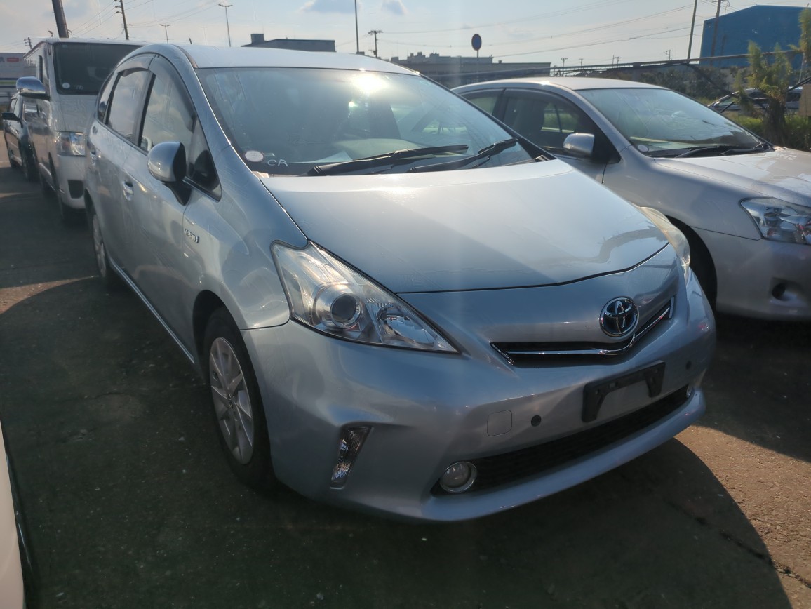 Toyota PRIUS ALPHA 2012