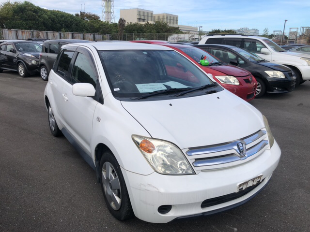 Toyota IST 2003