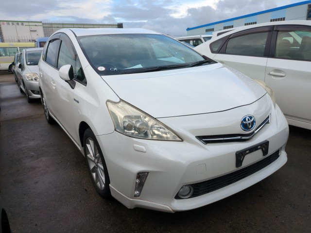 Toyota PRIUS ALPHA 2011