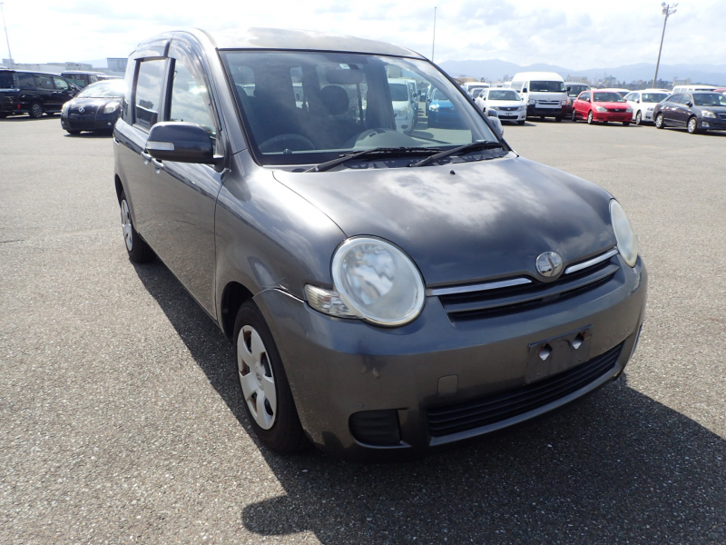 Toyota Sienta 2007