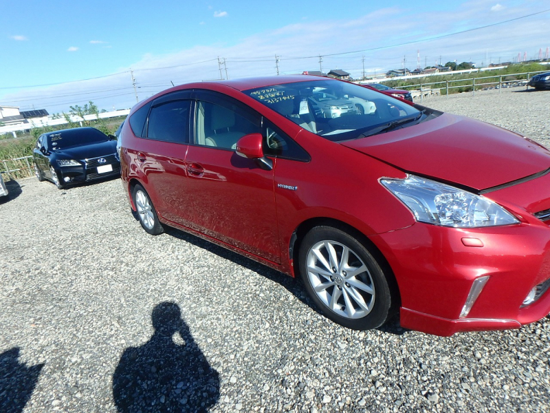 Toyota PRIUS ALPHA 2012