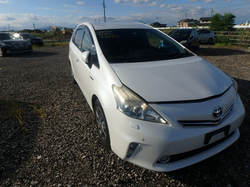 Toyota PRIUS ALPHA 2013