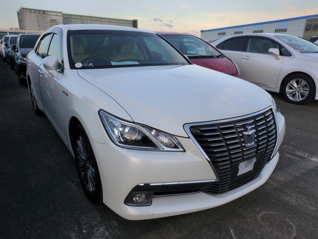 Toyota Crown Hybrid 2013