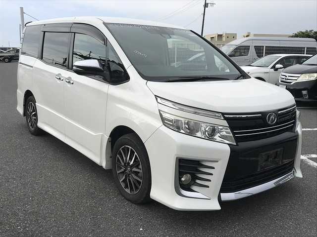 Toyota Voxy 2016