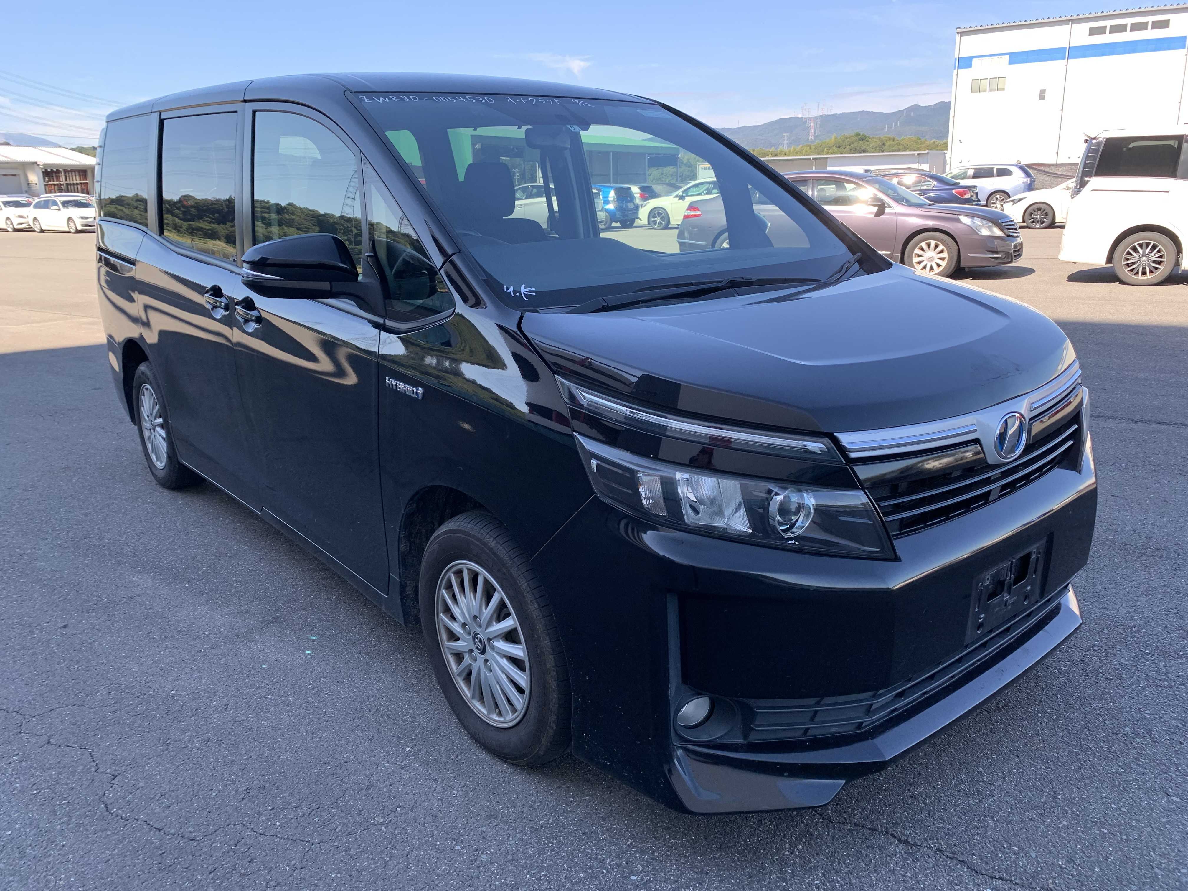 Toyota Voxy 2014